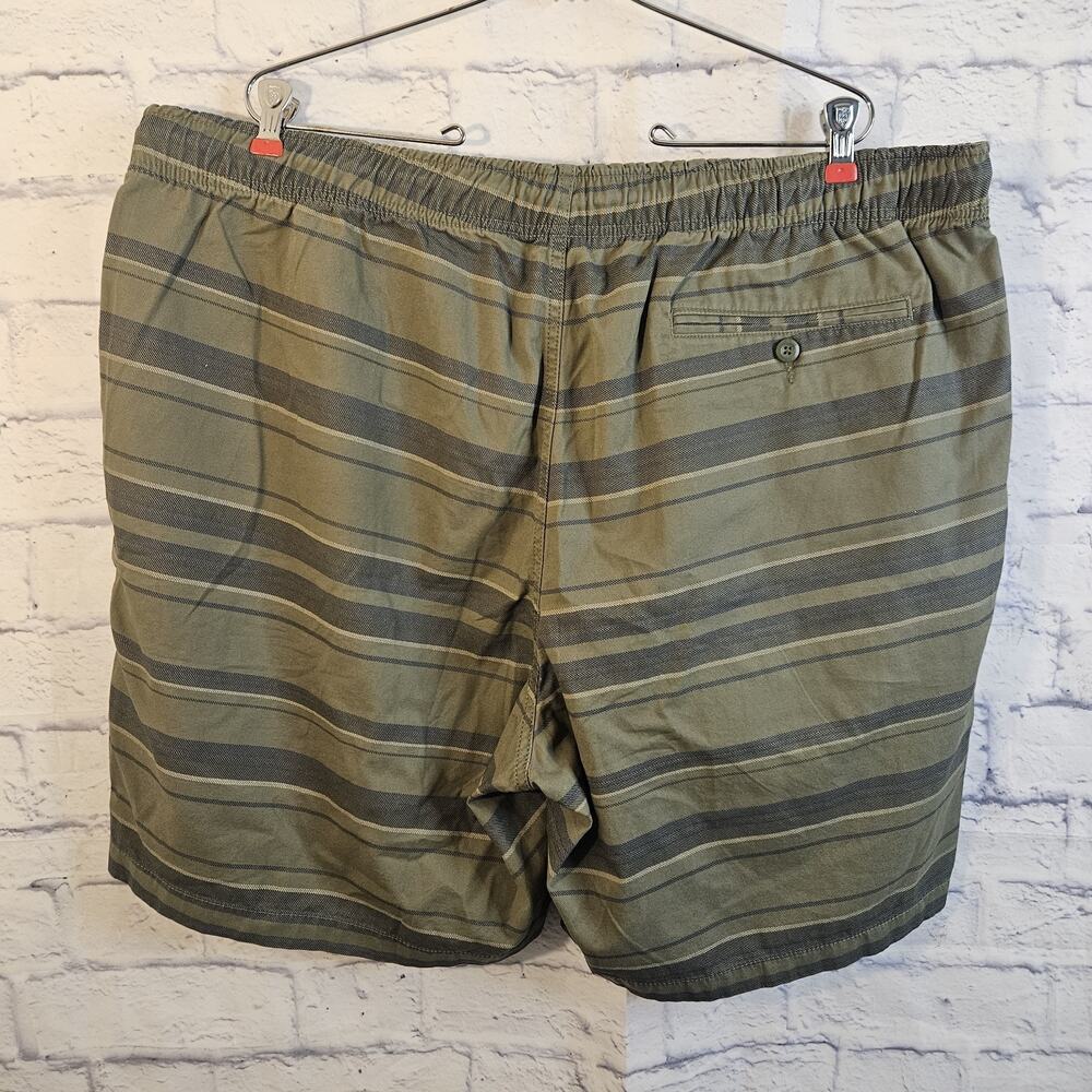 LL Bean Shorts Mens XXL Green Classic Fit Chino Dock 8" Inseam Drawstring Casual - Picture 2 of 4